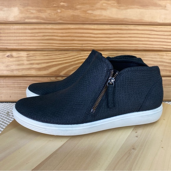 Ecco Soft 7 Low Ankle Boots Booties Sneakers Side Zip Comfort Casual 9-9.5 US - Picture 1 of 11